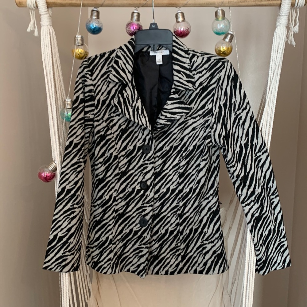 Dressbarn- Women’s Medium- Zebra print suit jacket